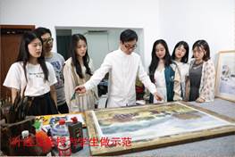 葉經文教授為學生做示范圖片